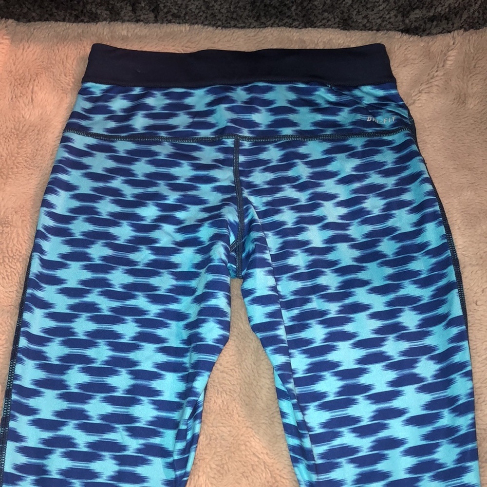 Nike Running Dri-Fit Capri Leggings, Small - Picture 3 of 6